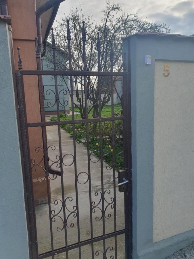 Vila Sunset Apartment Galaţi Екстериор снимка